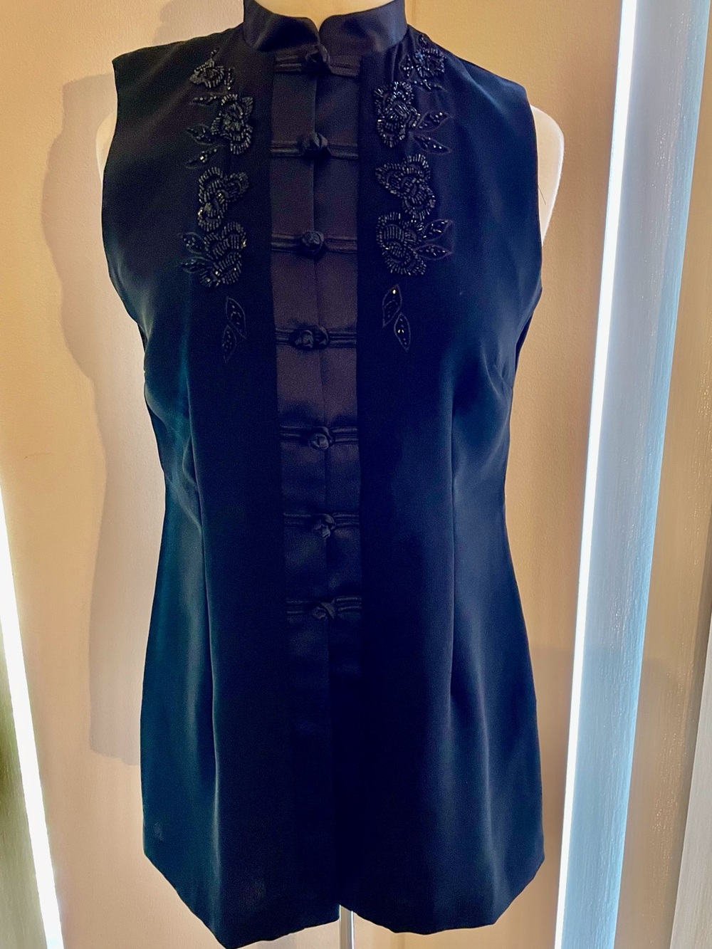 NWOT Studio 1 formal cheongsam style   
Top mandarin -Collar Beaded  top size 6